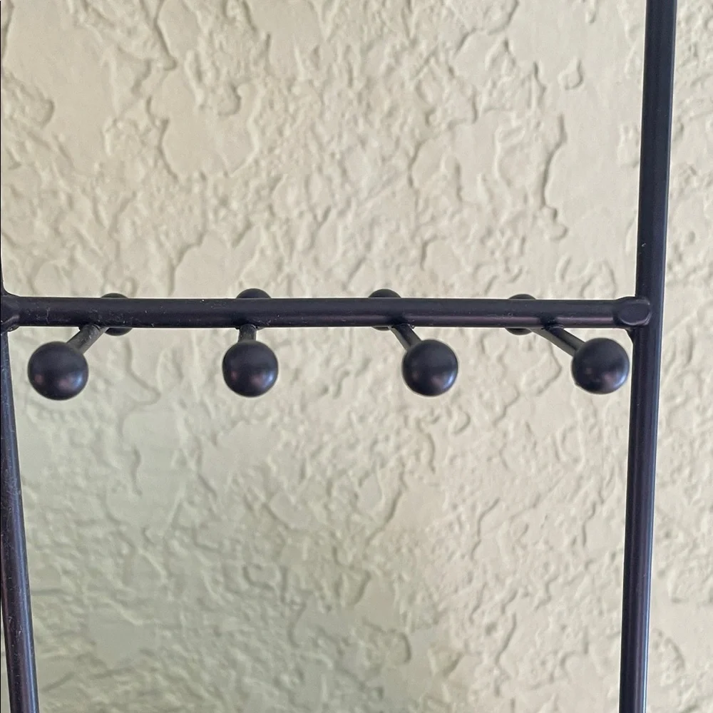 Black Metal Jewelry Organizer